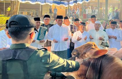 Gambar Artikel UNNES Teguhkan Nilai Kepedulian Sosial melalui Penyaluran Hewan Kurban